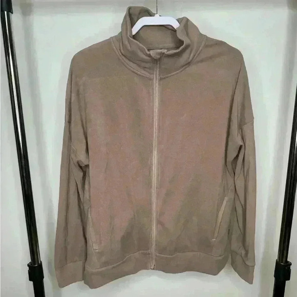 Mondetta Tops - MONDETTA Beige zip up with pockets. Size XL.